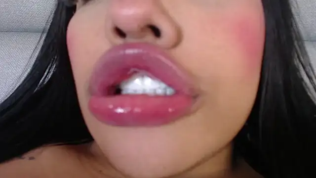 emily brontee  online show from December 7, 2024, 6:04 pm