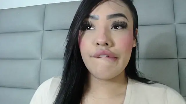 emily brontee  online show from December 19, 2024, 12:01 pm