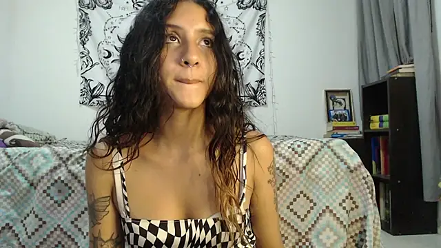 Snapshot of AlinaWoolf_ chatting on December 11, 2024, 2:52 am AlinaWoolf  online show from December 11, 2024, 2:52 am