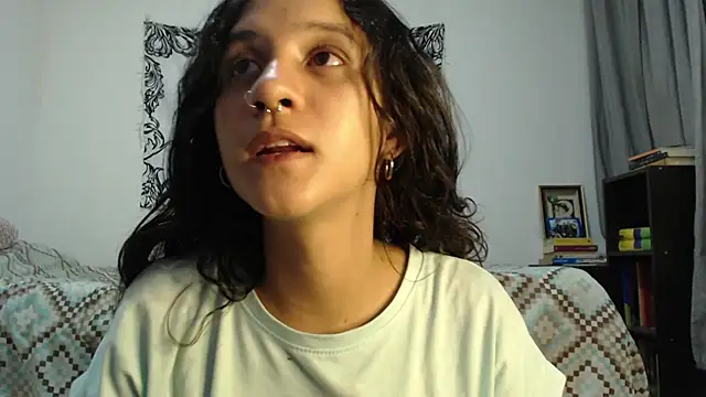 Snapshot of AlinaWoolf_ chatting on December 19, 2024, 3:07 am AlinaWoolf  online show from December 19, 2024, 3:07 am