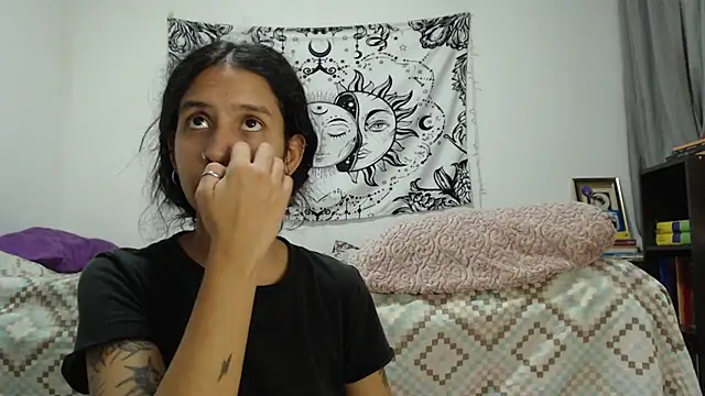 Snapshot of AlinaWoolf_ chatting on December 27, 2024, 2:47 am AlinaWoolf  online show from December 27, 2024, 2:47 am