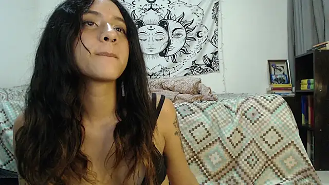 Snapshot of AlinaWoolf_ chatting on February 2, 2025, 6:48 am AlinaWoolf  online show from February 2, 2025, 6:48 am