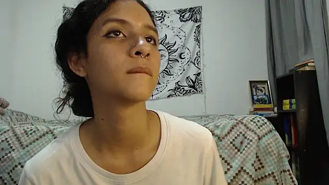 Snapshot of AlinaWoolf_ chatting on February 7, 2025, 1:58 am AlinaWoolf  online show from February 7, 2025, 1:58 am