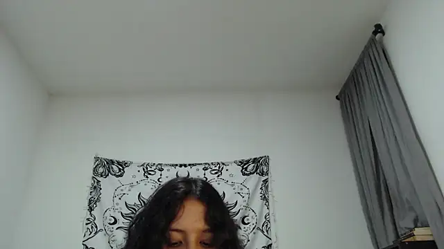 Snapshot of AlinaWoolf_ chatting on March 8, 2025, 4:45 am AlinaWoolf  online show from March 8, 2025, 4:45 am