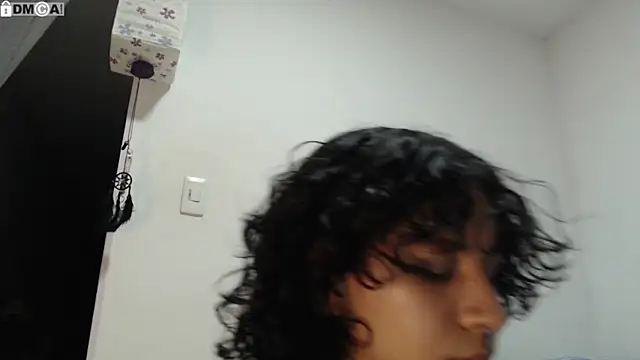 Snapshot of AlinaWoolf_ chatting on September 16, 2025, 4:35 am AlinaWoolf  online show from September 16, 2025, 4:35 am