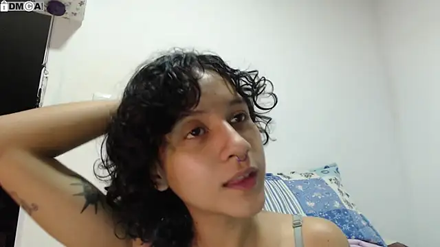 Snapshot of AlinaWoolf_ chatting on September 19, 2025, 3:19 am AlinaWoolf  online show from September 19, 2025, 3:19 am