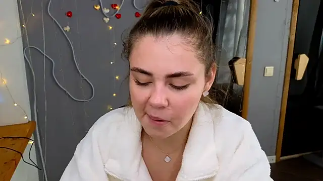 IsabellaBler online show from September 26, 2025, 5:44 am