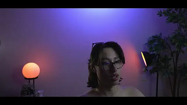 SrLuis18 online show from February 11, 2025, 4:44 am