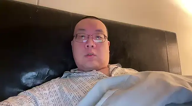 Snapshot of slaveasianboy chatting on December 18, 2024, 8:09 am slaveasianboy online show from December 18, 2024, 8:09 am