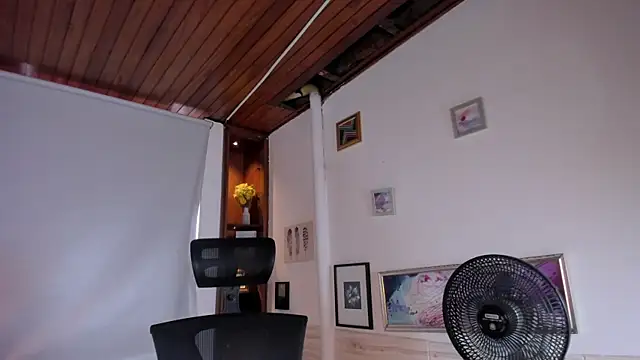 victoria mooree online show from February 13, 2025, 1:26 pm