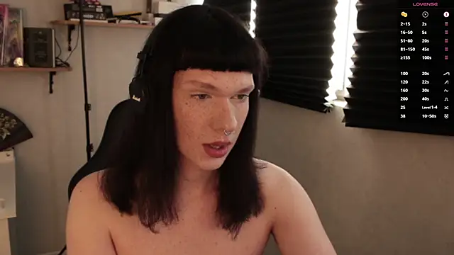 carthylovvve online show from February 28, 2025, 1:25 pm