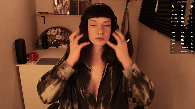 carthylovvve online show from March 3, 2025, 7:49 pm