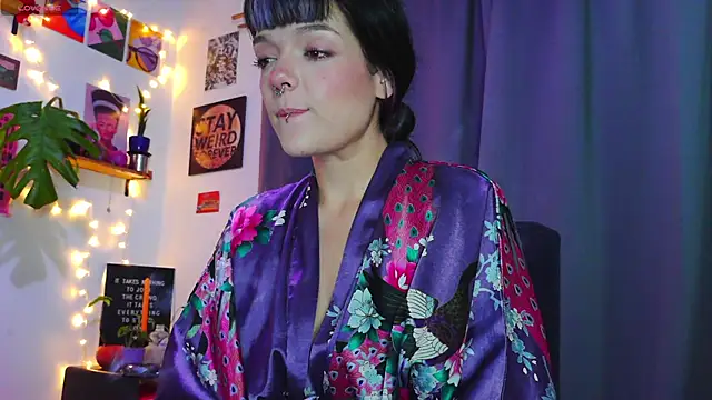 Snapshot of purple_em69 chatting on January 21, 2025, 7:15 am purple em69 online show from January 21, 2025, 7:15 am