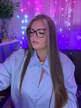 KikiBBW online show from November 4, 2025, 3:33 pm