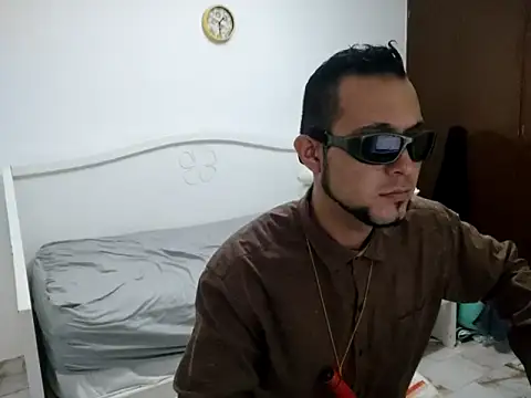 Snapshot of Yeye25199 chatting on February 15, 2025, 8:33 pm Yeye25199 online show from February 15, 2025, 8:33 pm