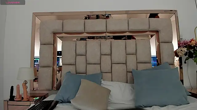 emma castilloo online show from November 3, 2025, 10:05 am