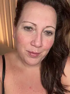 Snapshot of xsexycurvymilf chatting on February 21, 2025, 2:48 pm xsexycurvymilf online show from February 21, 2025, 2:48 pm