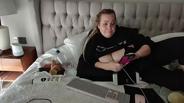 Snapshot of Beauty4AGent chatting on December 6, 2024, 7:56 pm Beauty4AGent online show from December 6, 2024, 7:56 pm