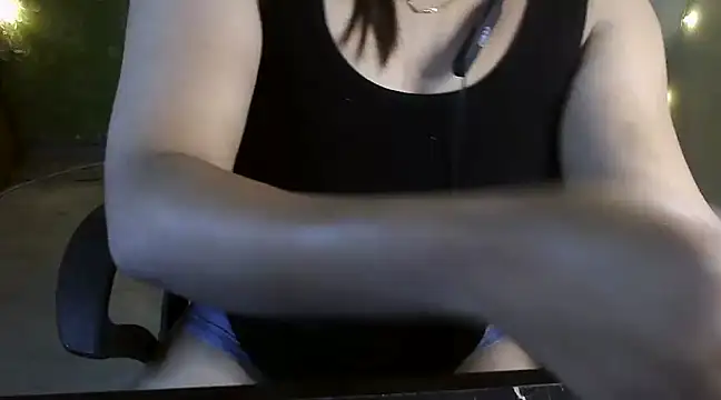 Snapshot of _Redwine_ chatting on December 6, 2024, 6:37 am Redwine online show from December 6, 2024, 6:37 am