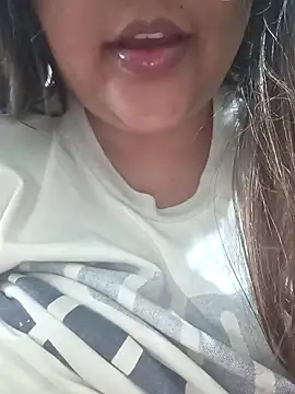 Snapshot of _Redwine_ chatting on February 9, 2025, 7:30 pm Redwine online show from February 9, 2025, 7:30 pm