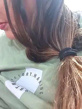 Snapshot of _Redwine_ chatting on February 15, 2025, 8:43 pm Redwine online show from February 15, 2025, 8:43 pm