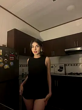 Coralinee 01 online show from November 21, 2025, 12:21 am