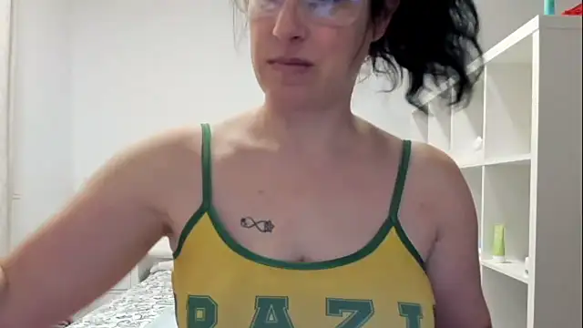 emmita69  online show from November 27, 2025, 10:34 pm