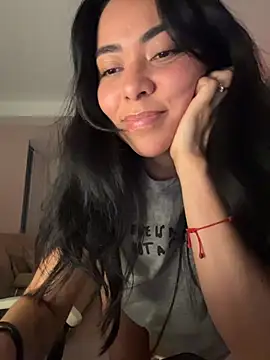 PetitLumiere online show from October 17, 2025, 4:04 am