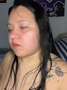 Snapshot of dannarossy_ chatting on October 17, 2025, 10:45 pm dannarossy online show from October 17, 2025, 10:45 pm