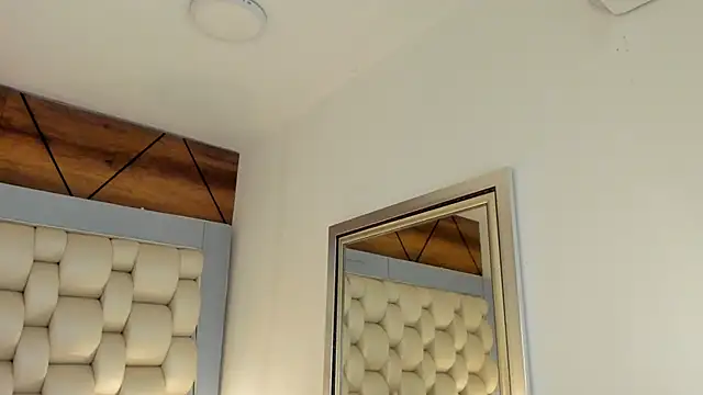 Helleamazing online show from September 12, 2025, 4:56 am