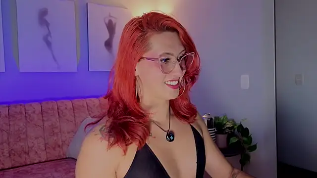 Juliana Saenzz online show from November 12, 2025, 10:20 pm