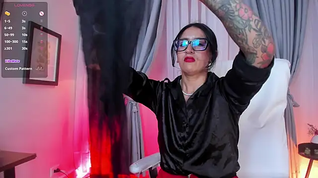 kira moon   online show from November 4, 2025, 9:14 pm