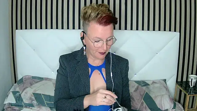 xxNoeliaxx online show from February 6, 2025, 4:21 am