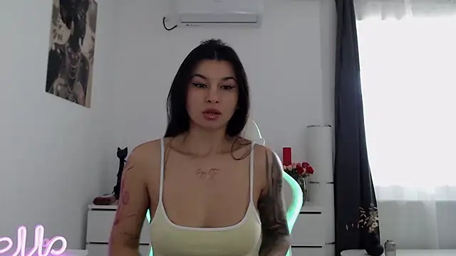 Snapshot of Simply_the_best chatting on October 24, 2025, 10:33 am Simply the best online show from October 24, 2025, 10:33 am