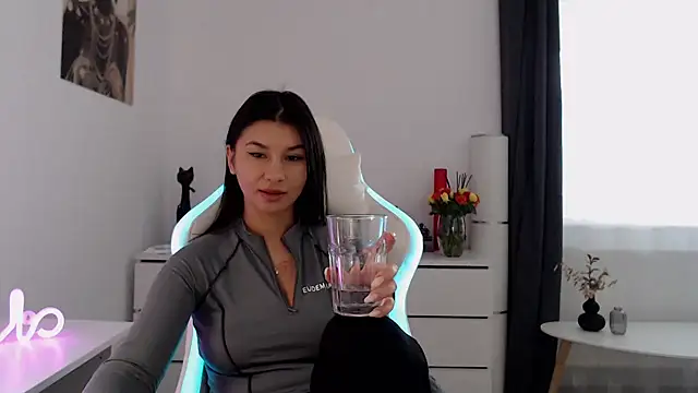 Snapshot of Simply_the_best chatting on November 8, 2025, 11:21 am Simply the best online show from November 8, 2025, 11:21 am