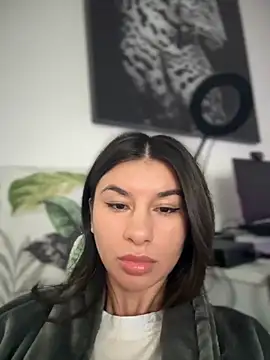 Snapshot of Simply_the_best chatting on November 9, 2025, 9:40 am Simply the best online show from November 9, 2025, 9:40 am