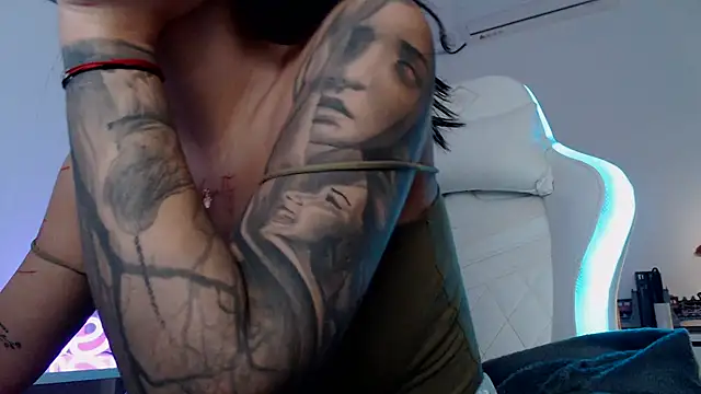 Snapshot of Simply_the_best chatting on November 11, 2025, 5:24 pm Simply the best online show from November 11, 2025, 5:24 pm