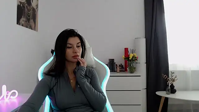 Snapshot of Simply_the_best chatting on November 13, 2025, 8:35 am Simply the best online show from November 13, 2025, 8:35 am