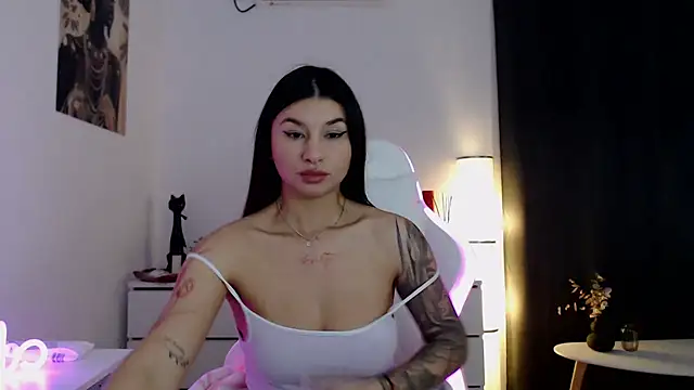 Snapshot of Simply_the_best chatting on November 24, 2025, 4:40 pm Simply the best online show from November 24, 2025, 4:40 pm