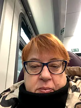 Snapshot of Klio5678 chatting on November 3, 2025, 5:20 am Klio5678 online show from November 3, 2025, 5:20 am