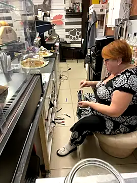 Snapshot of Klio5678 chatting on November 6, 2025, 12:06 pm Klio5678 online show from November 6, 2025, 12:06 pm