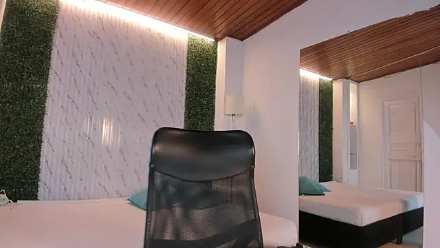 Snapshot of carina_rossi chatting on November 18, 2025, 1:04 pm carina rossi online show from November 18, 2025, 1:04 pm