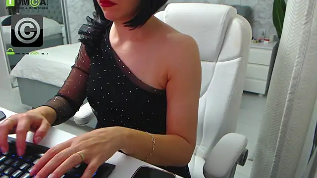 Snapshot of Ellysse_ chatting on October 7, 2025, 8:44 am Ellysse  online show from October 7, 2025, 8:44 am