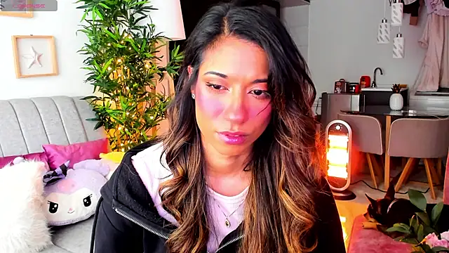 Snapshot of Issa_cooper chatting on January 11, 2025, 9:15 pm Issa cooper online show from January 11, 2025, 9:15 pm