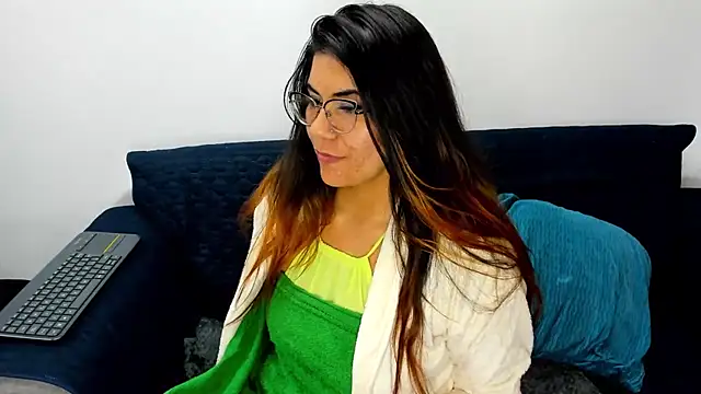 Snapshot of Luna_Dumont chatting on February 17, 2025, 6:09 am Luna Dumont online show from February 17, 2025, 6:09 am