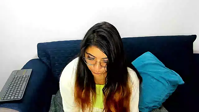 Snapshot of Luna_Dumont chatting on February 17, 2025, 9:13 am Luna Dumont online show from February 17, 2025, 9:13 am