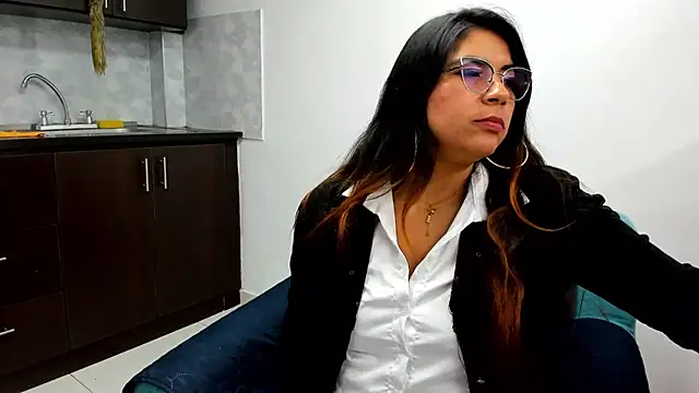 Snapshot of Luna_Dumont chatting on February 20, 2025, 2:13 pm Luna Dumont online show from February 20, 2025, 2:13 pm