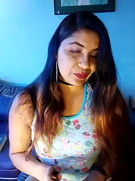 Snapshot of Luna_Dumont chatting on February 24, 2025, 8:47 pm Luna Dumont online show from February 24, 2025, 8:47 pm