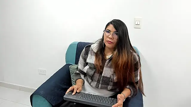 Snapshot of Luna_Dumont chatting on March 6, 2025, 11:25 am Luna Dumont online show from March 6, 2025, 11:25 am