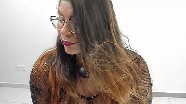 Snapshot of Luna_Dumont chatting on March 13, 2025, 5:28 pm Luna Dumont online show from March 13, 2025, 5:28 pm